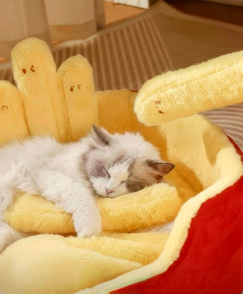 French Fries Cat Bed 🍟 - Cozy Plush Nest for Cats