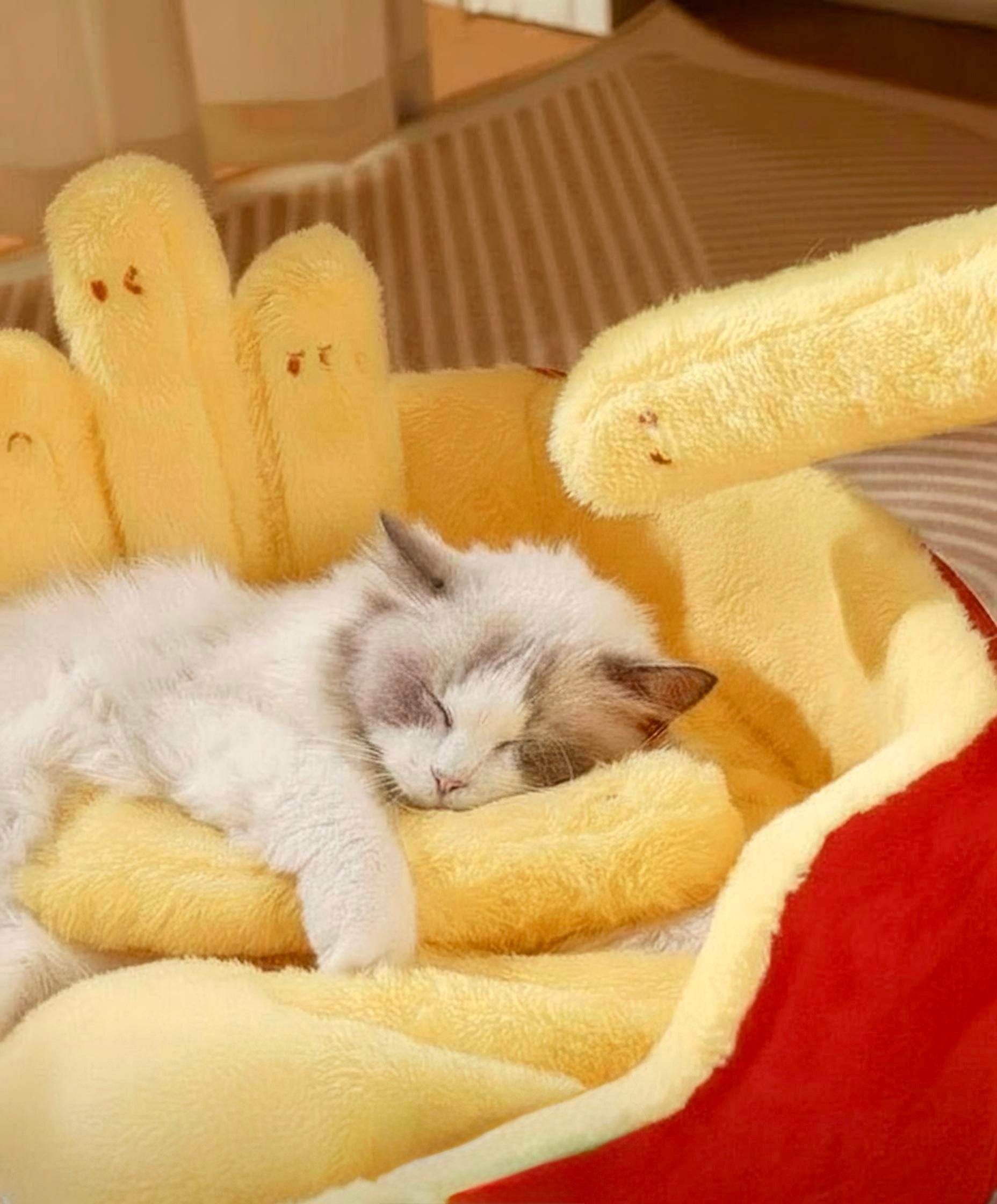 French Fries Cat Bed 🍟 - Cozy Plush Nest for Cats